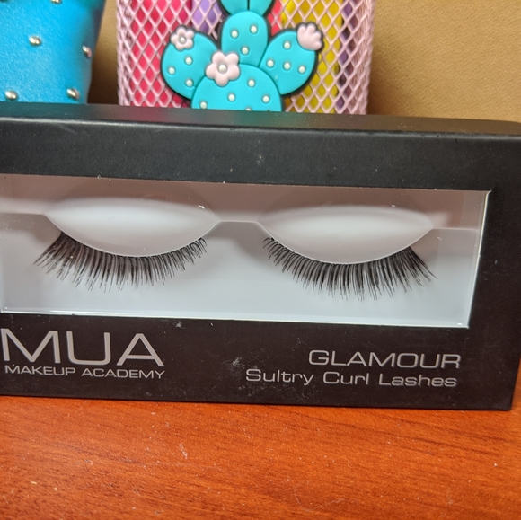 Eyelash Bundle!! - Picture 3 of 4